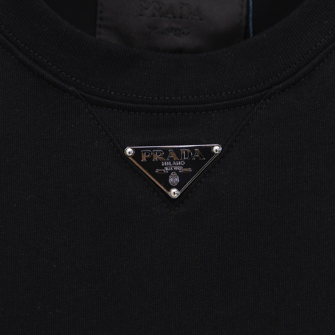 T-Shirt Monogram Badge