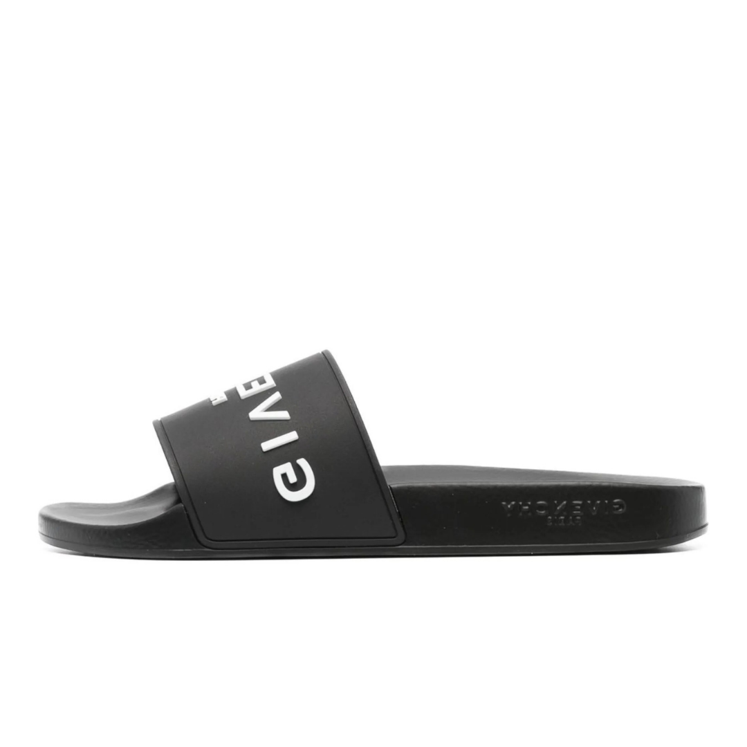 Claquettes Monochromatic