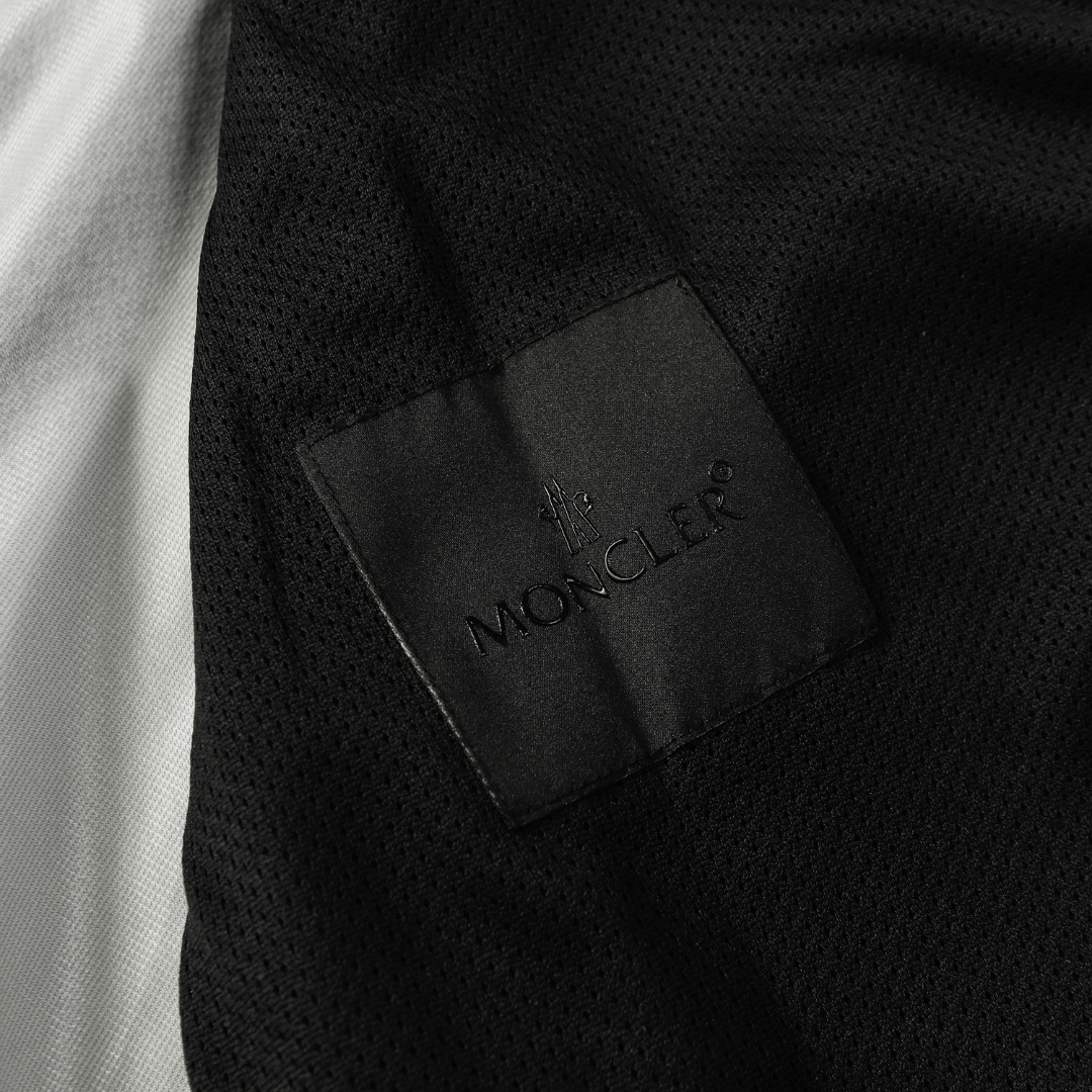 Coupe-Vent Monogram
