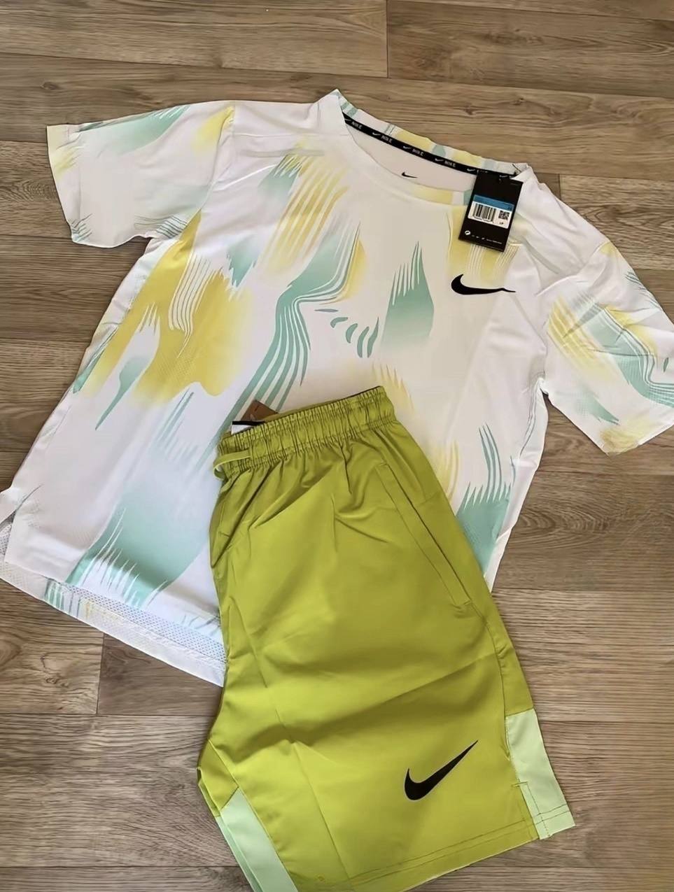 Outfit NIKE zèbre jaune