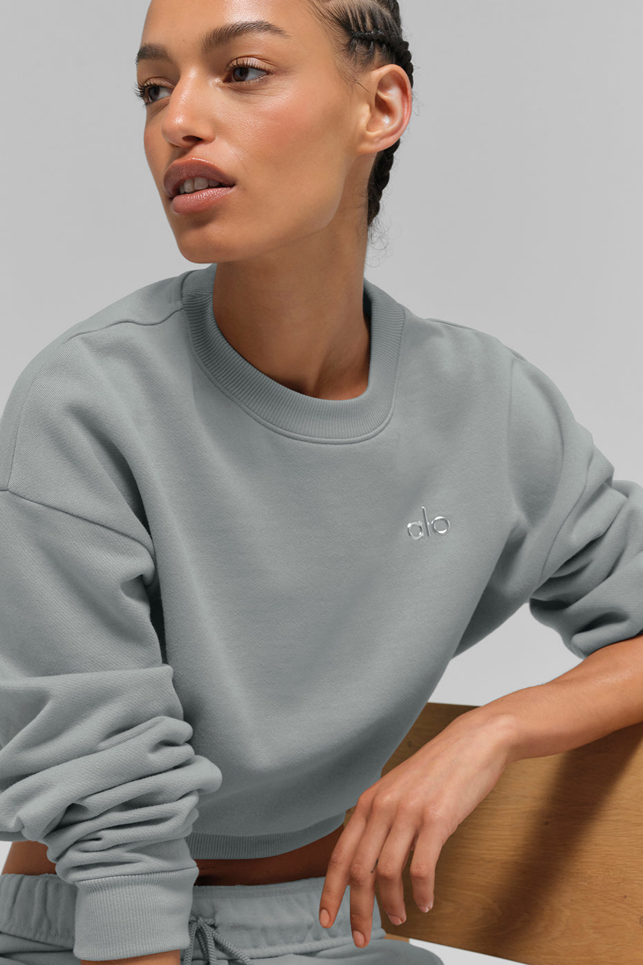 Crewneck Short Accolade Sweater