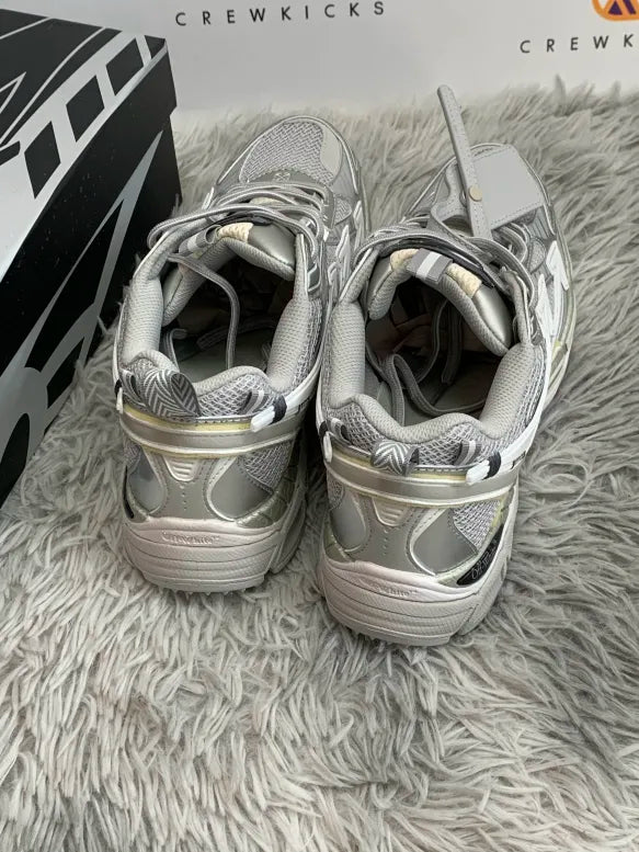OFF 'Be Right Back' Gris Silver